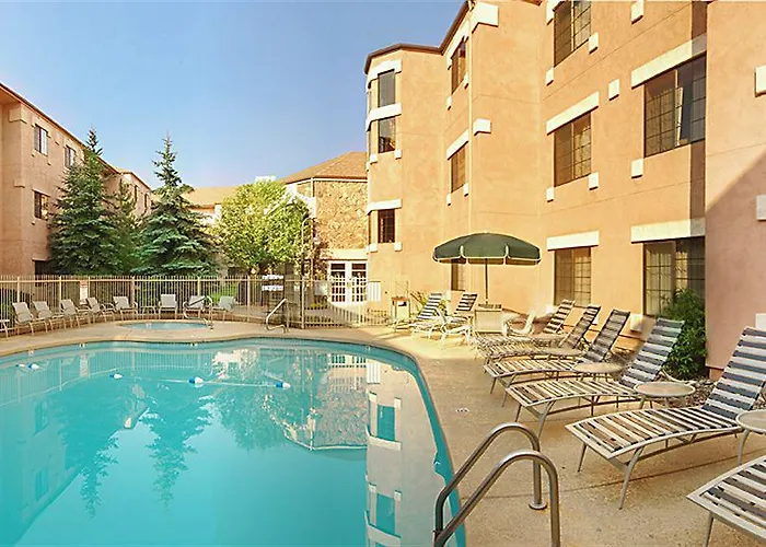 Hotel Embassy By Hilton 3*